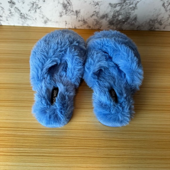 New Nine West Womens Faux Fur Cross Desing Slippers Confortable Size 7-8 . - Picture 3 of 7